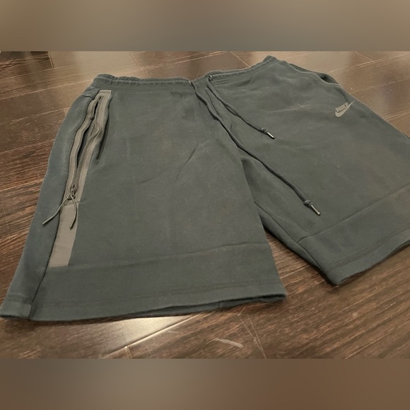 NIKE tech fleece black shorts size XXL - Picture 3 of 6